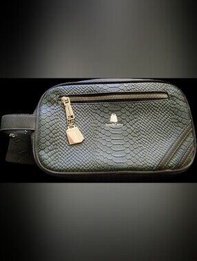 Tote&Carry Travel Toiletry Bag/Olive Green